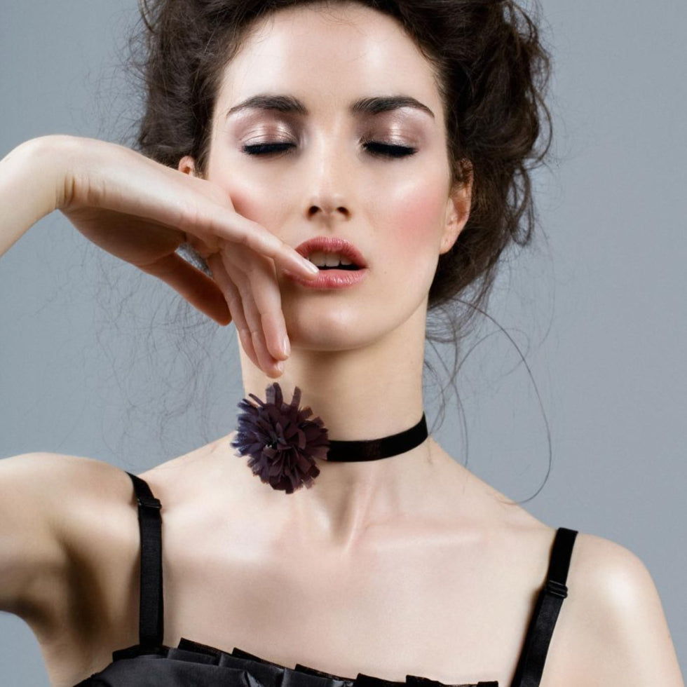 Choker Negro Flor Gasa Azabache