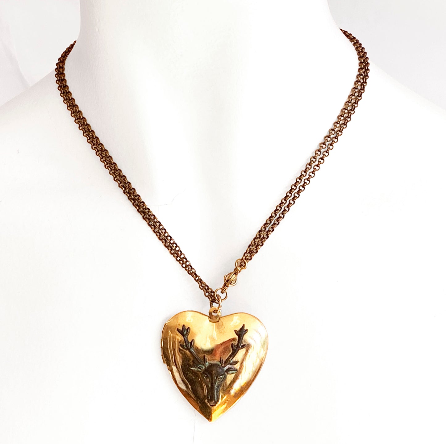 Collar Relicario Corazón y Ciervo