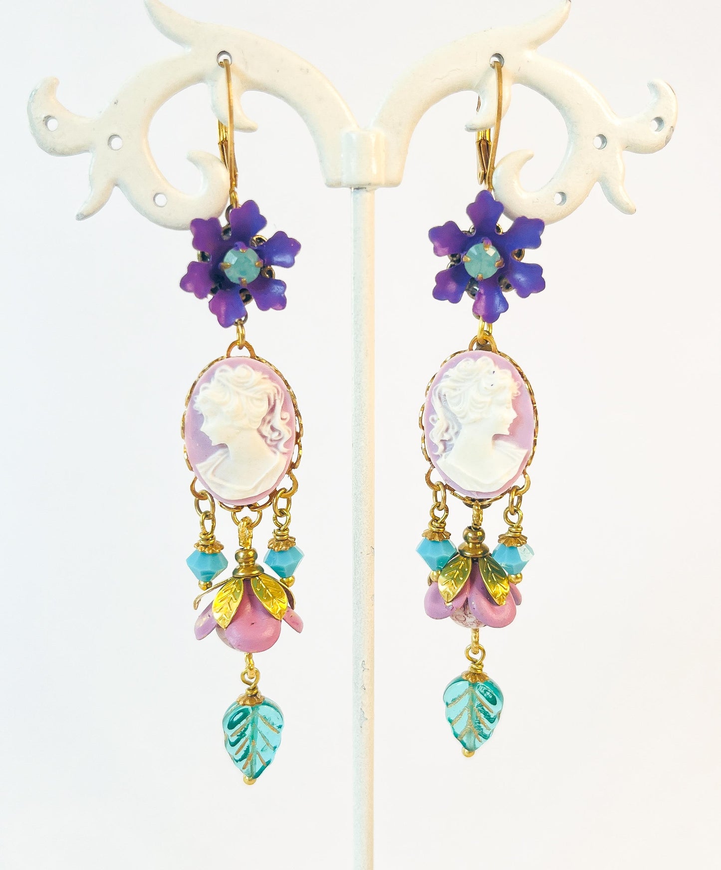 Aros Lineales con Camafeo y Flores Violeta Turquesa | Joyería Romántica