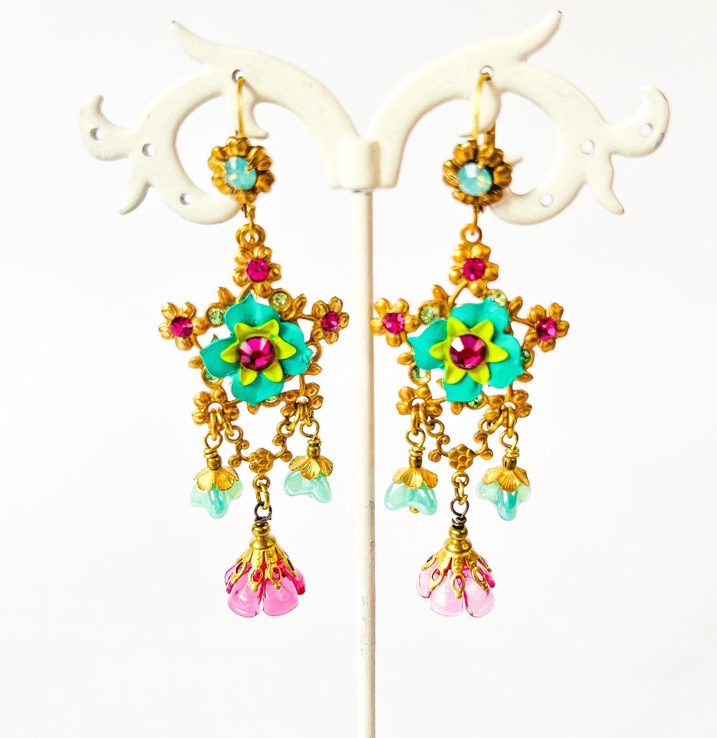 Jardín Suspendido – Pendientes Chandelier Florales Turquesa y Fucsia