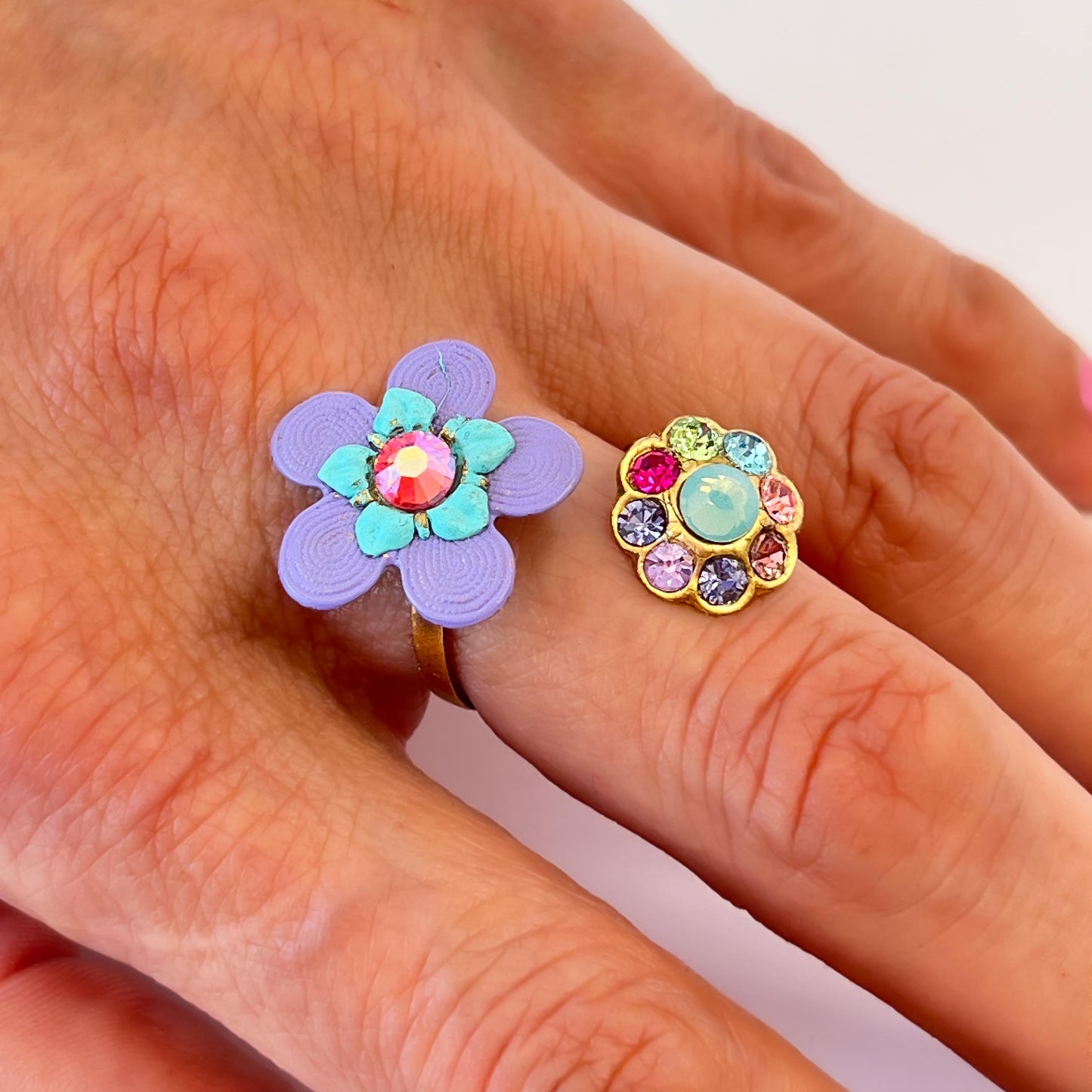 Anillos Ajustables de Flores Esmaltadas y Cristales Multicolor - Elige Opciones -