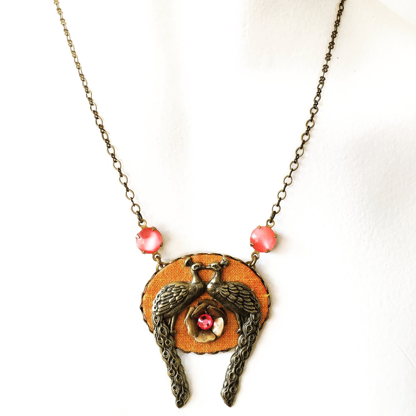 Collar Pareja de Pavo Real y Rosa
