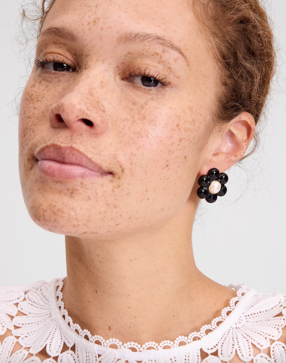 Petal Puff Aros Flores Gorditas Negras y Perla Kate Spade NY -NUEVO-