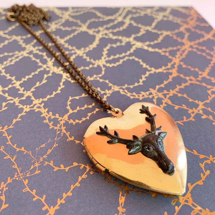 Collar Relicario Corazón y Ciervo