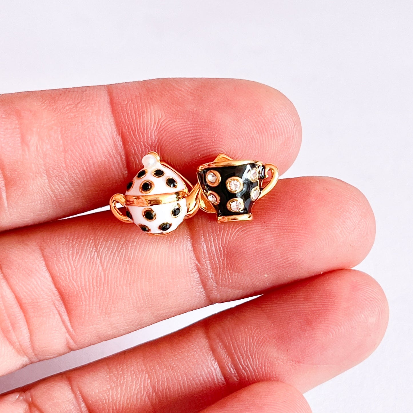 Aros Tetera y Tacita de Té B/N Kate Spade