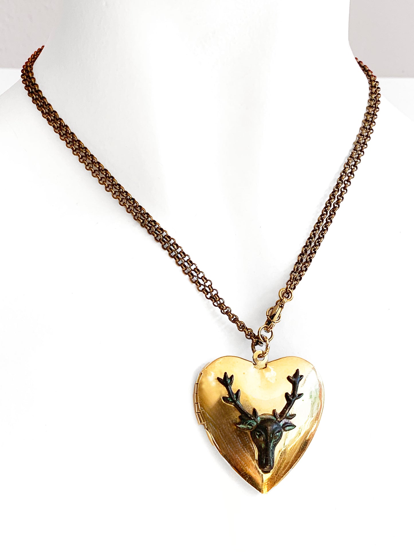 Collar Relicario Corazón y Ciervo