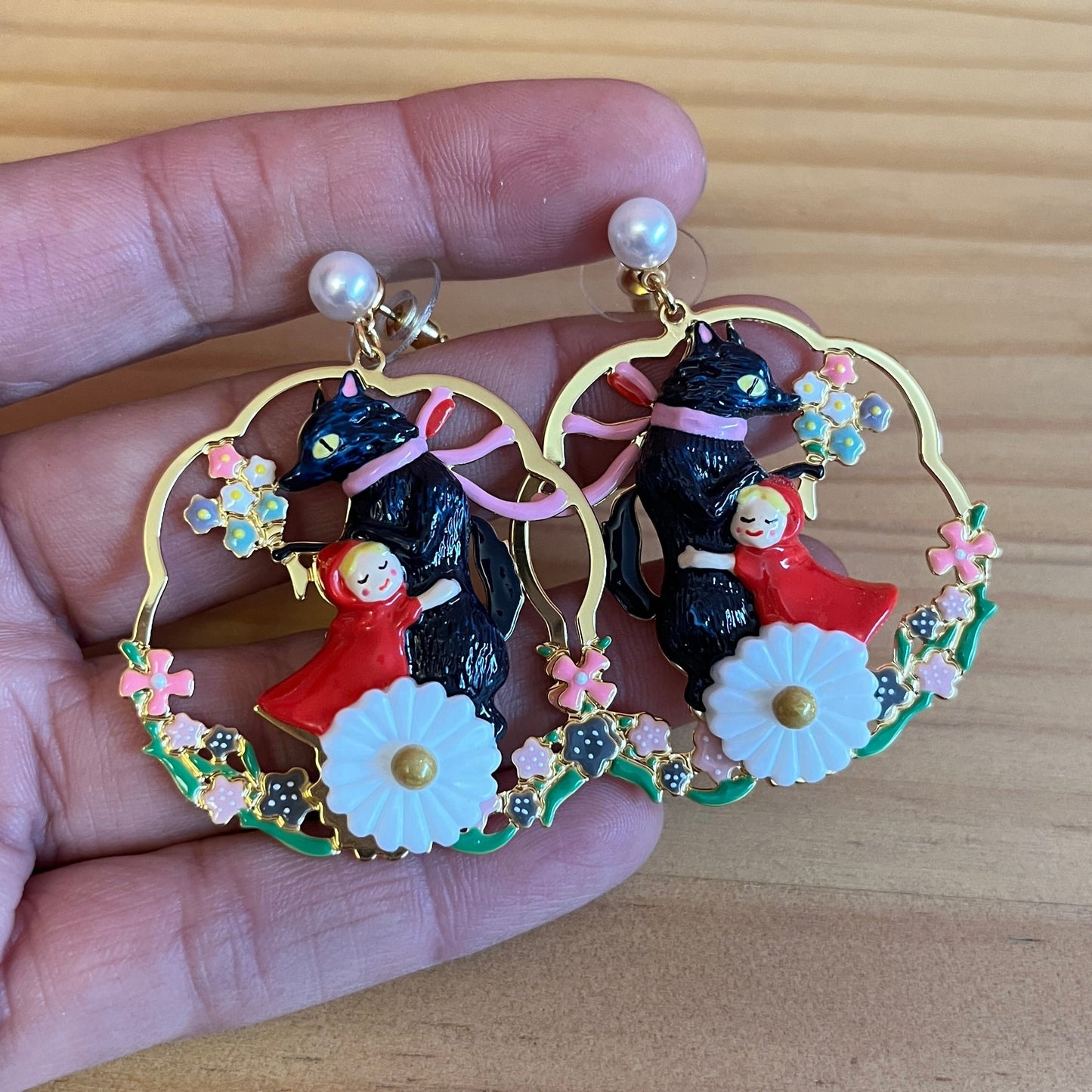 Pendientes Aros Caperucita Roja y Lobo Feroz N2