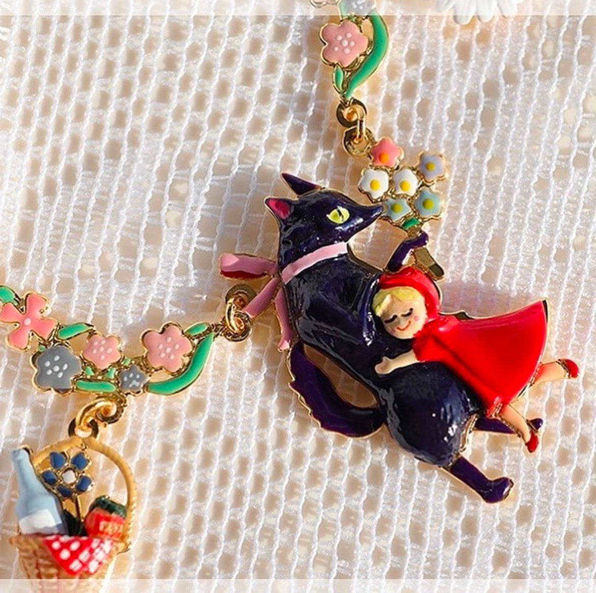Collar Llamativo Flores del Lobo Feroz y Caperucita Roja N2 Les Nereides
