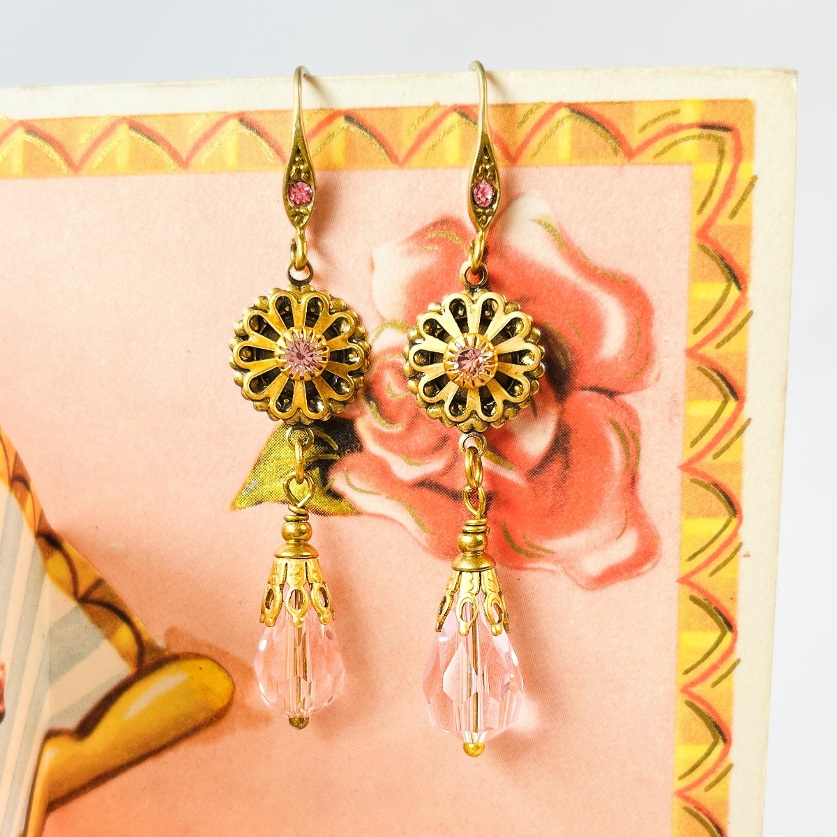 aros lagrima rosados flor