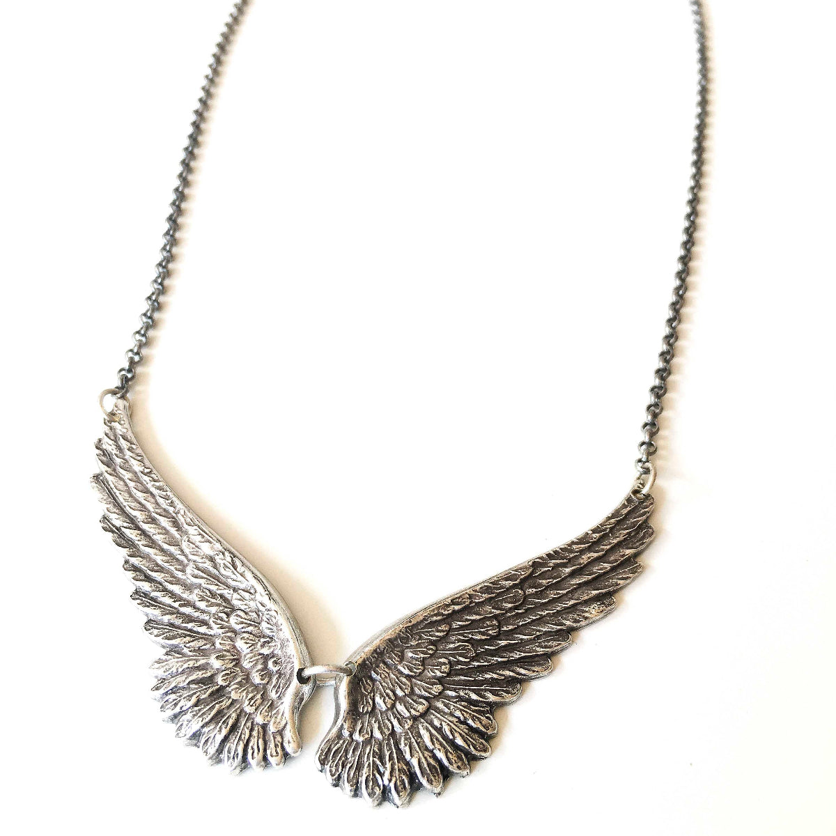 Collar con colgante de alas doble