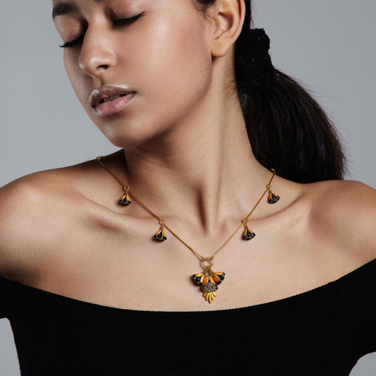 Collar Flores Negras