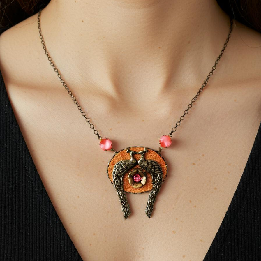 Collar Pareja de Pavo Real y Rosa