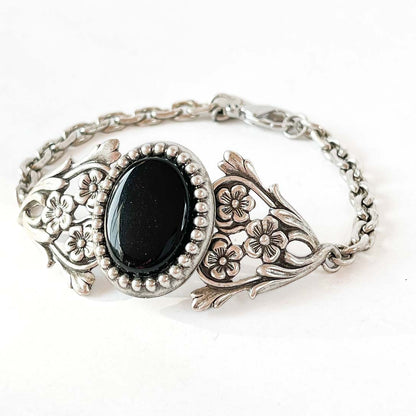 Pulsera Victoriana Floral con Piedra Negra Ovalada