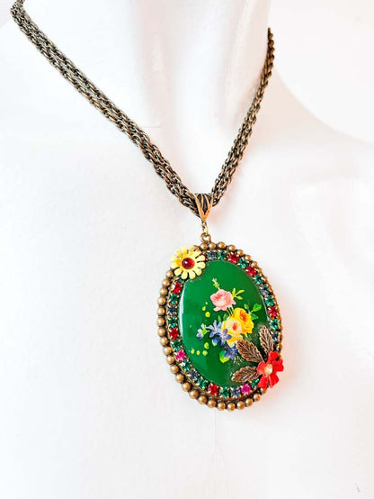 Broche Floral Ovalado Verde con Cristales Multicolor