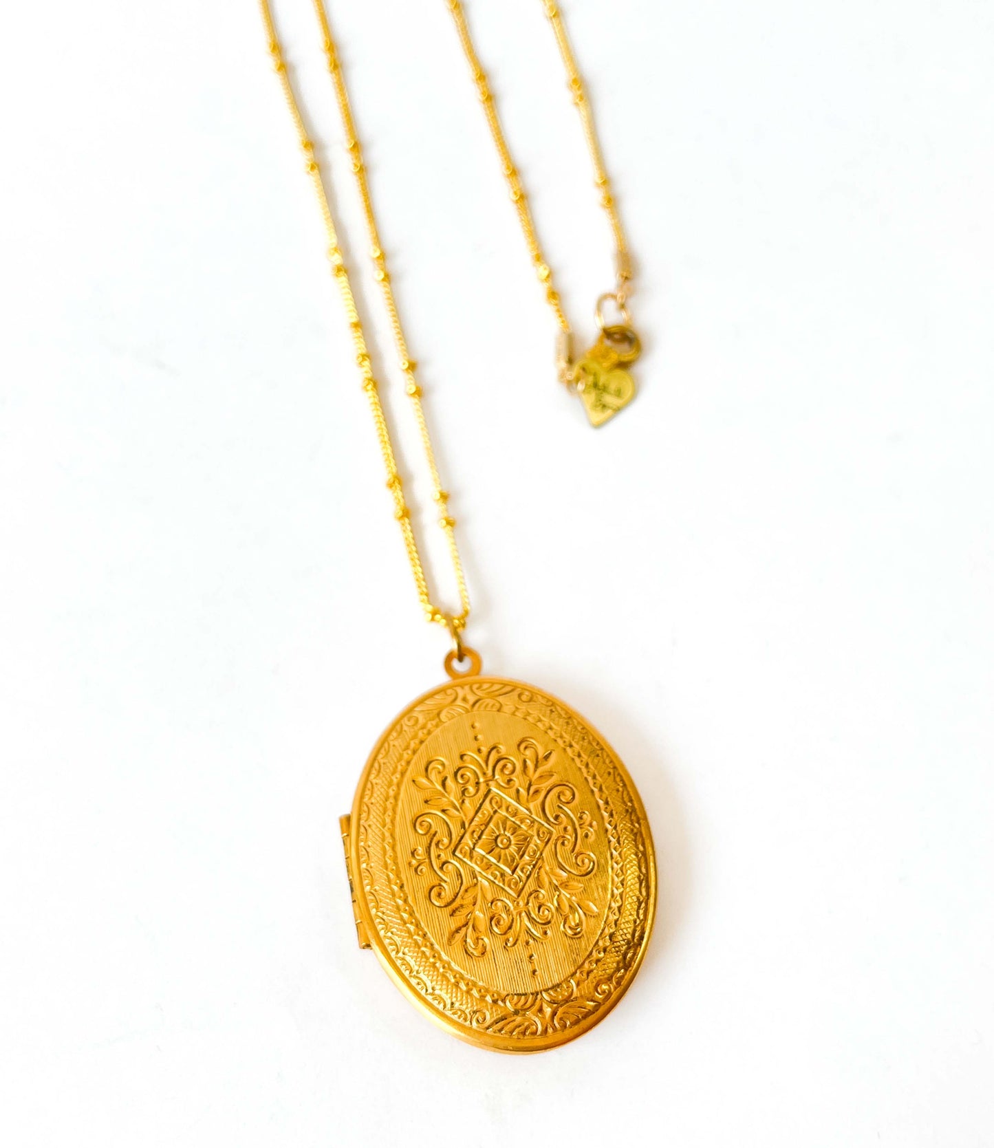 Collar con Relicario Dorado Antiguo de Miriam Haskell