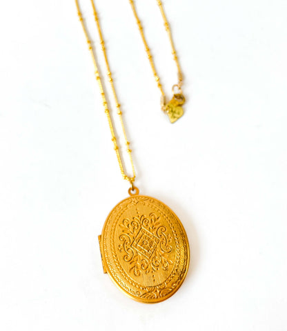 Collar con Relicario Dorado Antiguo de Miriam Haskell