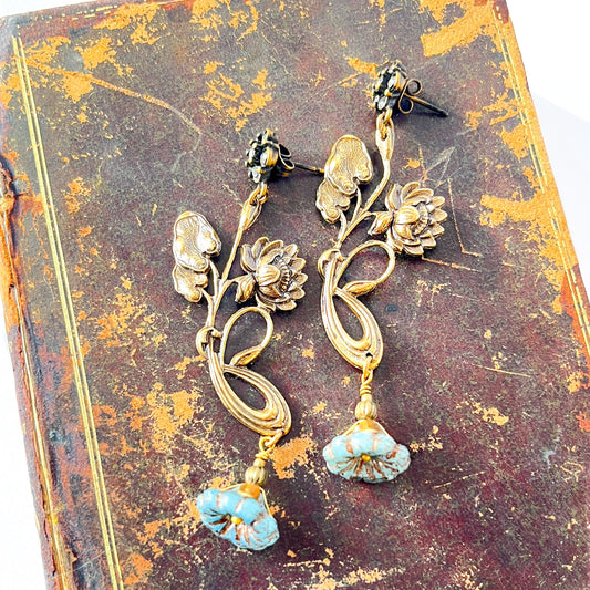 Pendientes Florales Flor de Loto y Campanillas Azules