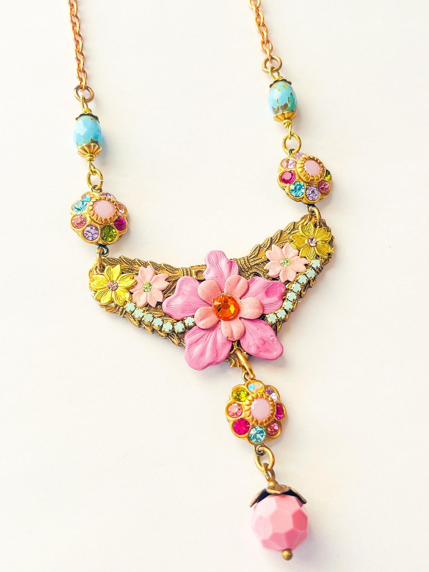 Rose d’Époque – Collar Floral Vintage con Cristales Swarovski