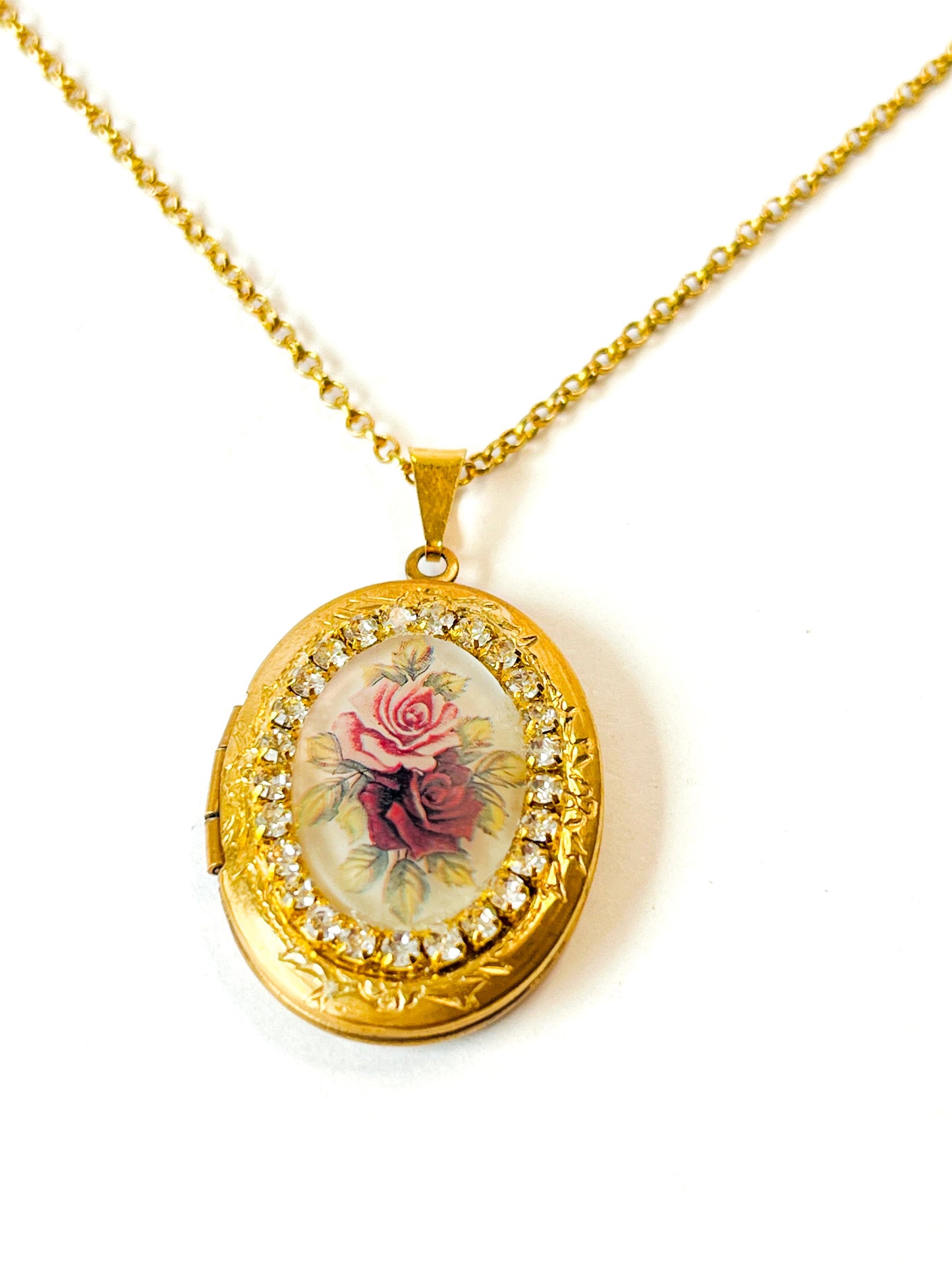 Relicario Camafeo Floral Vintage – Collar Romántico de Rosas