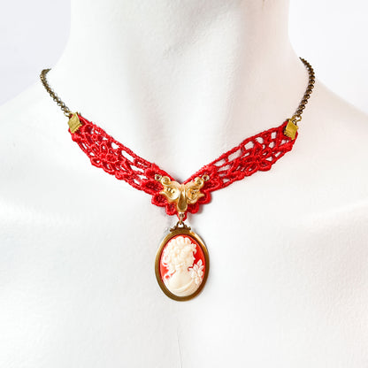 Collar Camafeo y Encaje Rojo