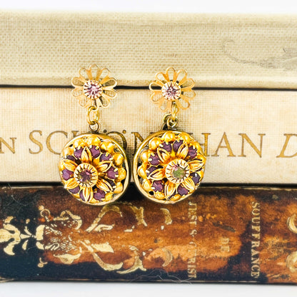 Pendientes colgantes de flores con cristales color violeta ópalo. Estilo Vintage.
