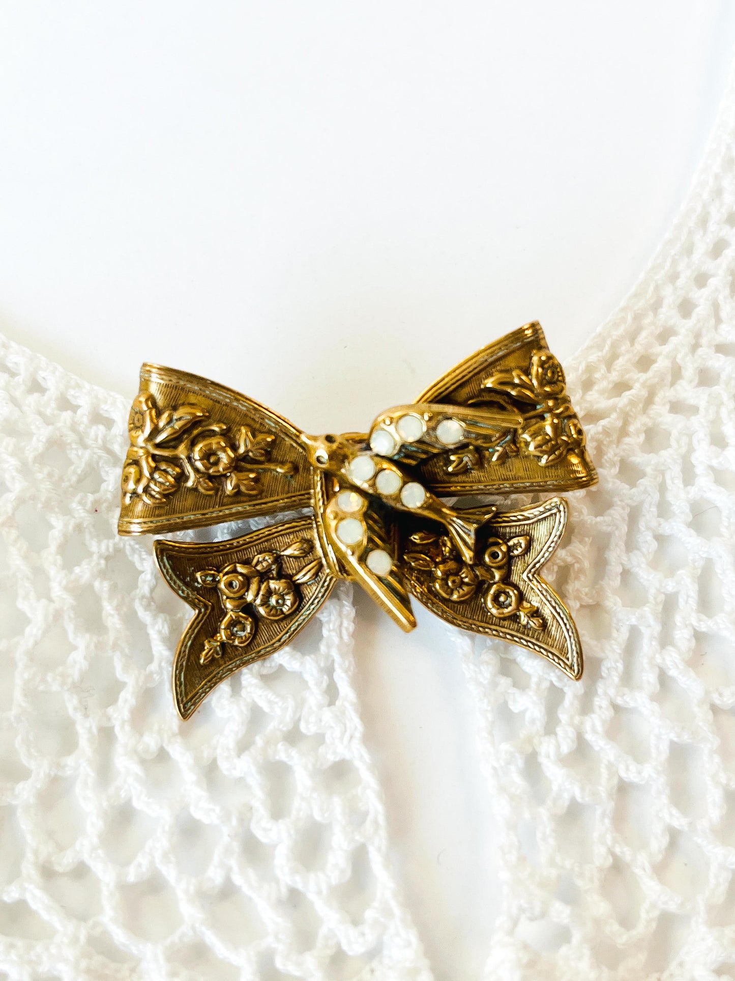 Prendedor Rosetón Vintage con Pajarito