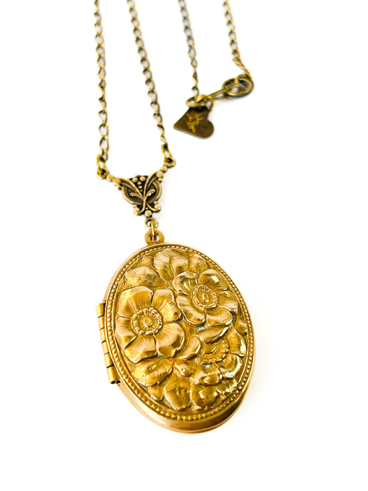 Collar Relicario Antiguo Grabado Floral – Pieza Única de Colección