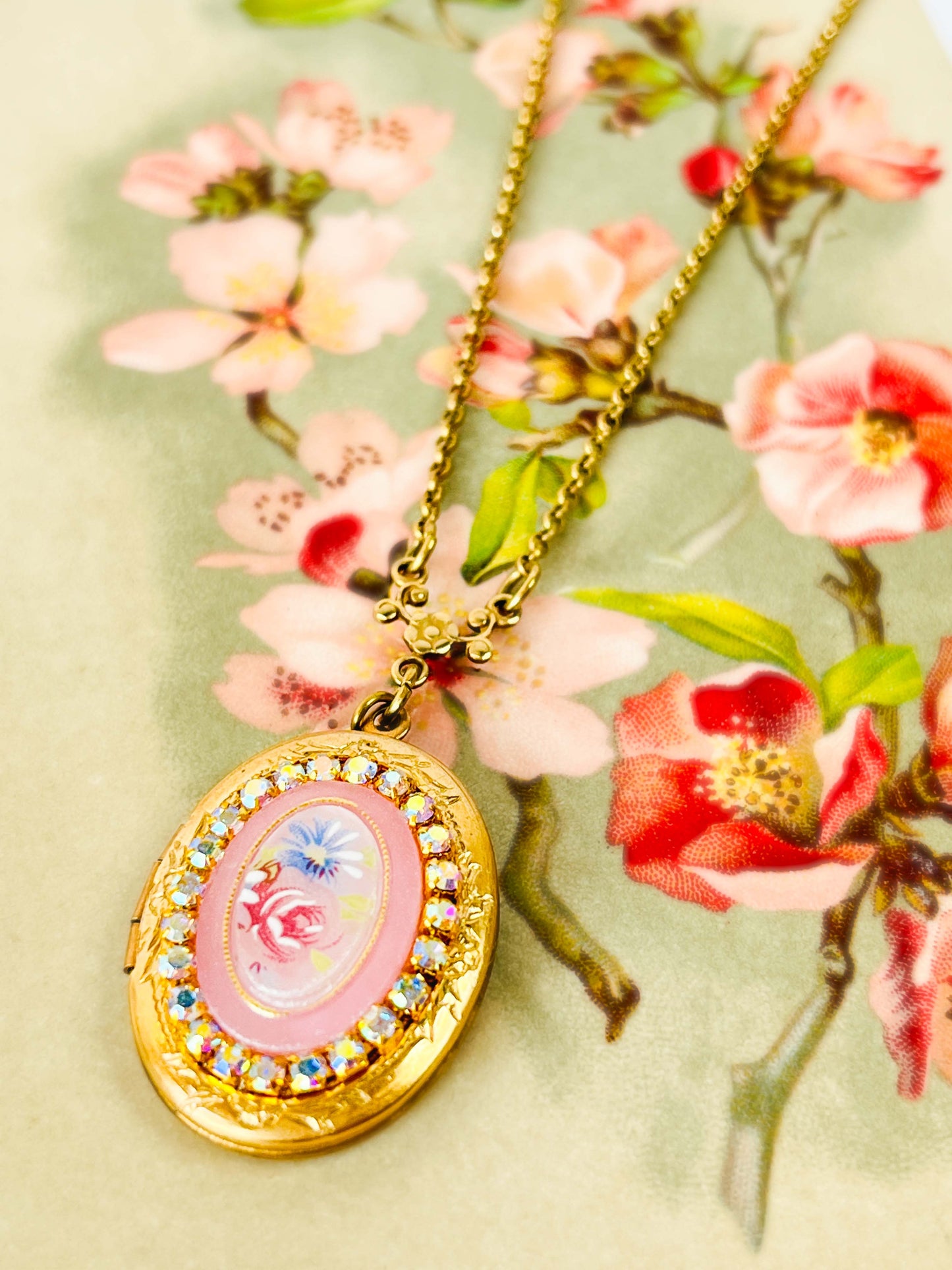 Collar Relicario Floral Jardín Rosado