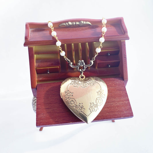 Collar Relicario Corazón Cadena Perlas