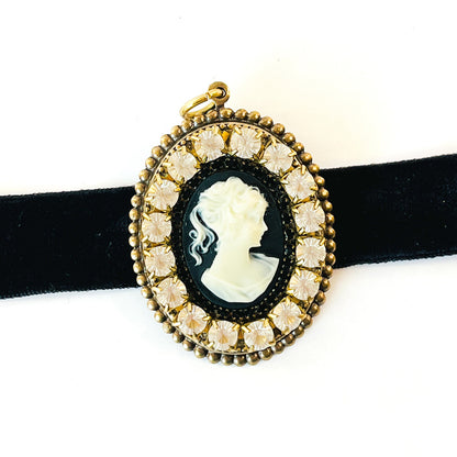 Prendedor Camafeo Lady Black Crystal -Convertible a Collar-