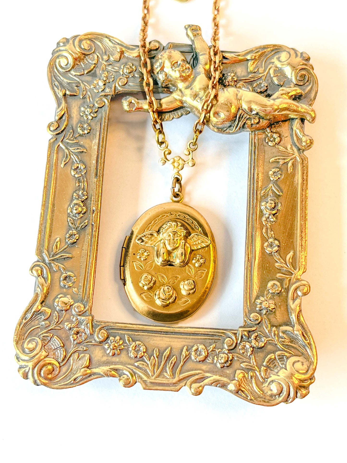 Collar Relicario Angelito - Pieza Única de Colección