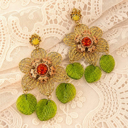 Aros florales con filigrana dorada,