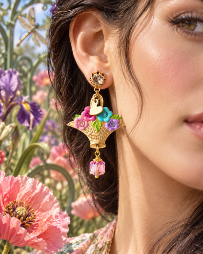 Aros largos Canasta de Flores  doradas, flores multicolor, cristales y cuentas rosadas 