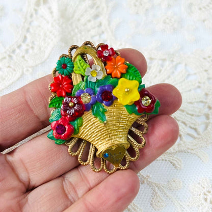 Broche floral  Bouquet de Primavera canasta dorada y flores 
