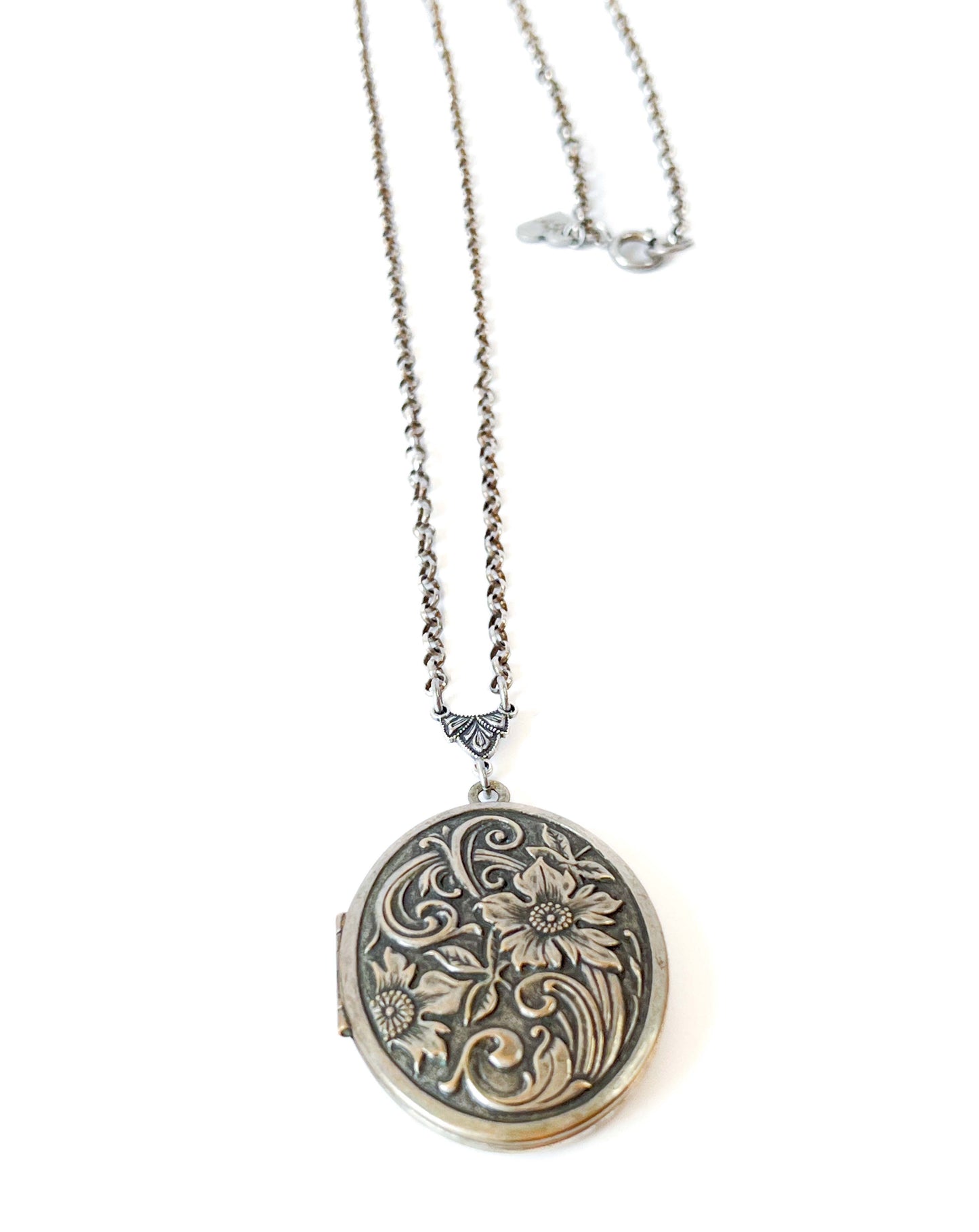 Relicario Vintage Baño de Plata Pieza Única Coleccionable