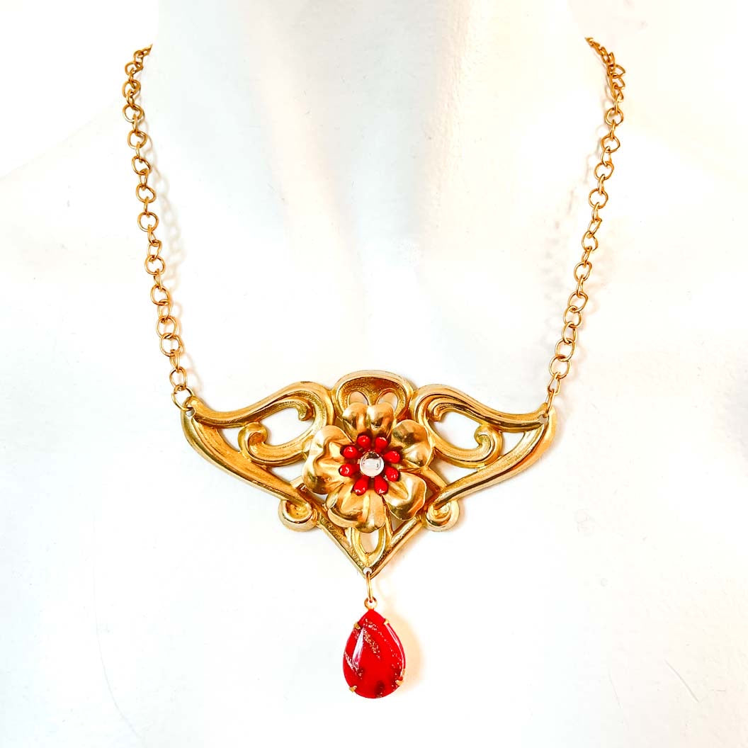 Collar Ariadna Art Nouveau con filigranas doradas y cristales
