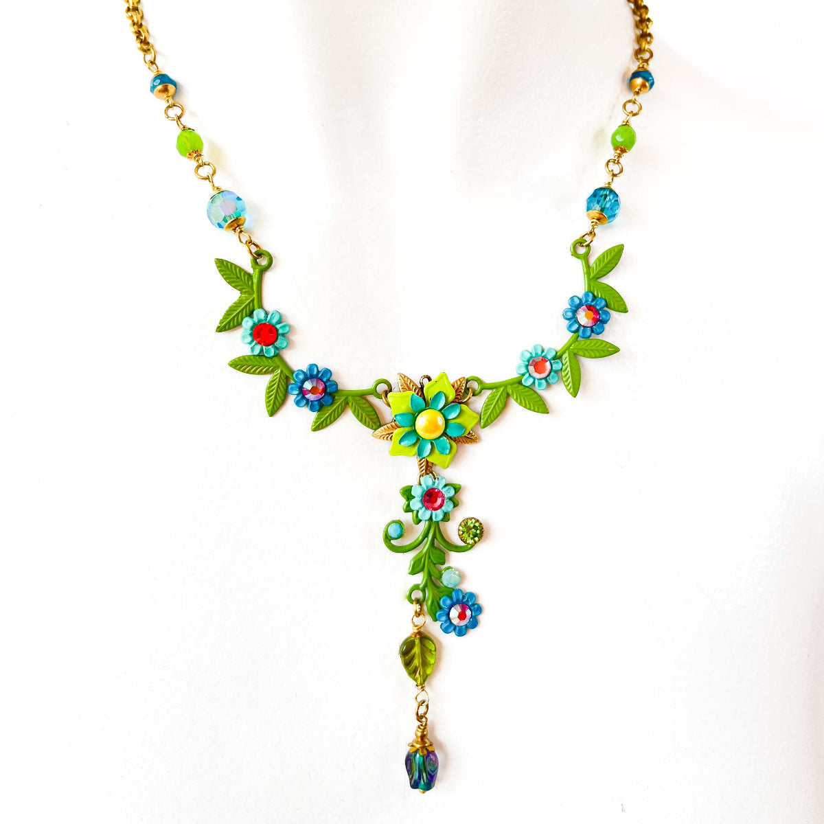 Collar Elegante Turquesa Rojo Verde Pieza Única