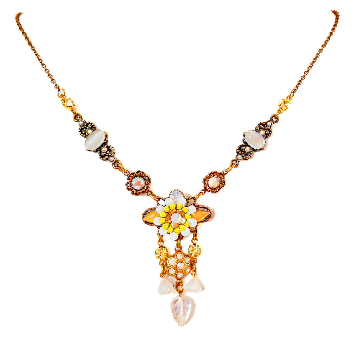 Collar Flor de Luz con colgante floral, cristales y detalles de vidrio en tonos marfil