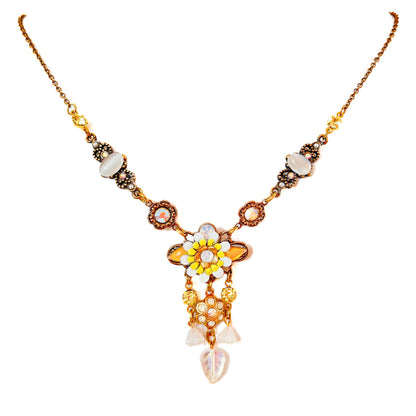 Collar Flor de Luz con colgante floral, cristales y detalles de vidrio en tonos marfil