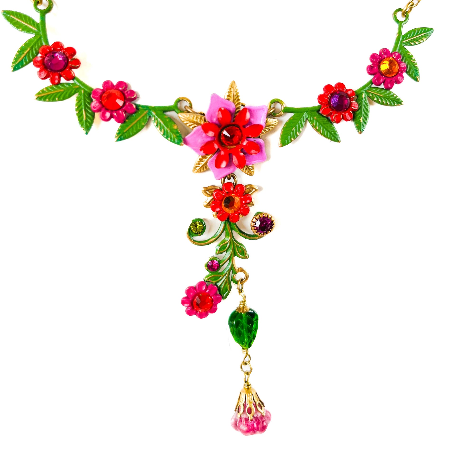 Collar Pechera floral en tonos verde, rojo, fucsia y dorado