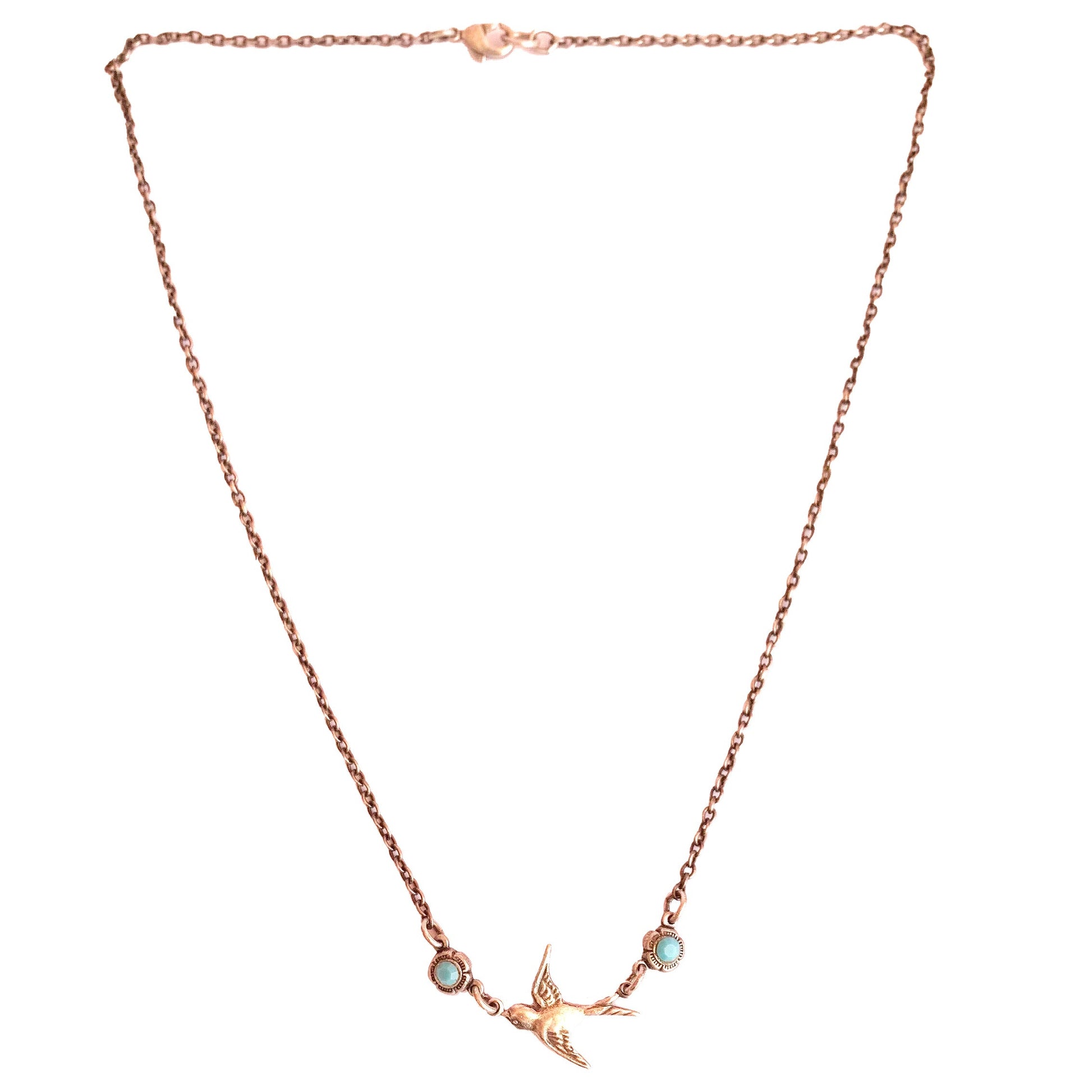 collar colgante de golondrina en vuelo