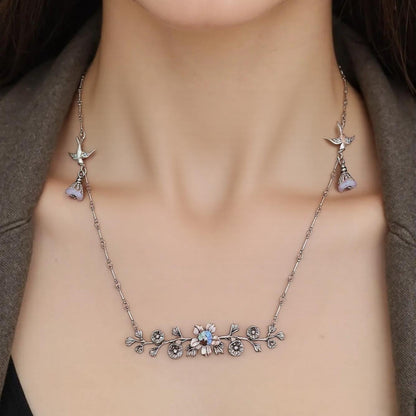 Collar Floral de rama y golondrinas