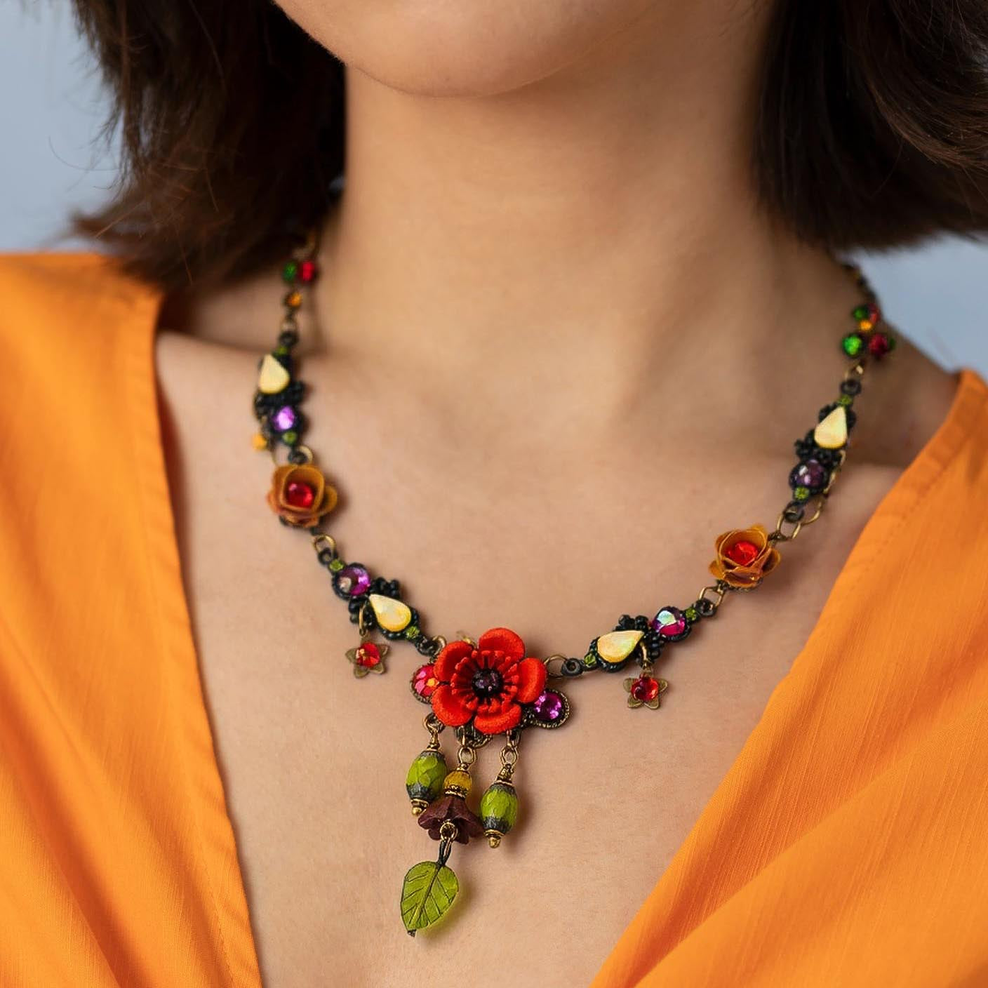 Collar floral rosas multicolor y cristales Swarovski