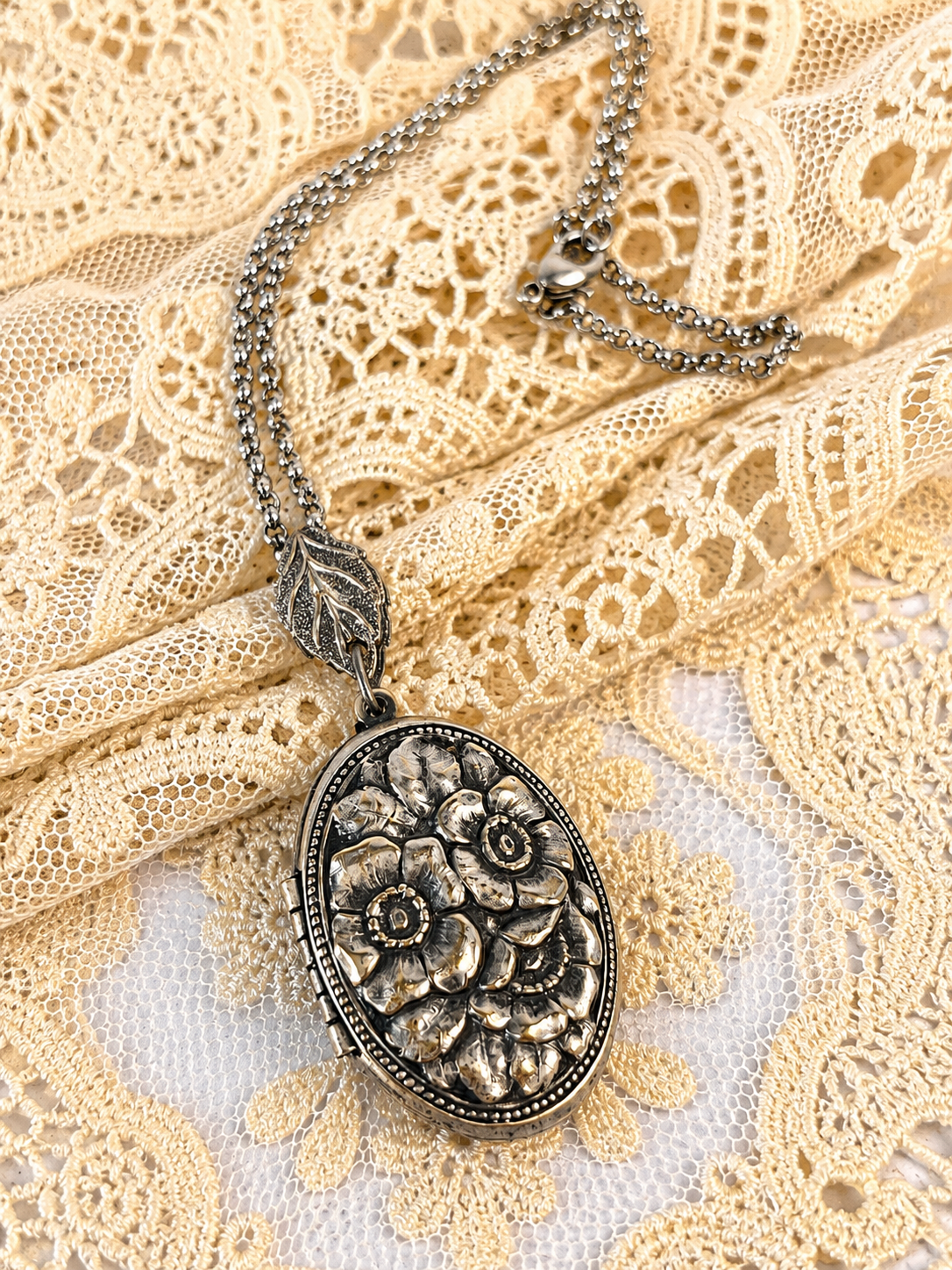 Collar relicario floral vintage pieza de coleccion