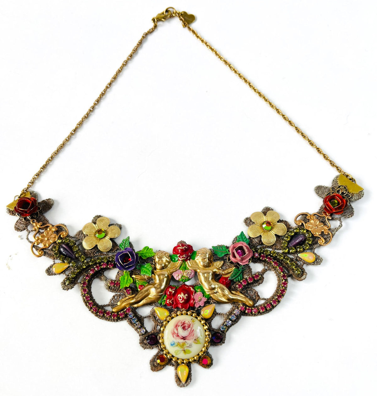 Collar statement floral de inspiración vintage con querubines dorados, flores, cristales y encaje