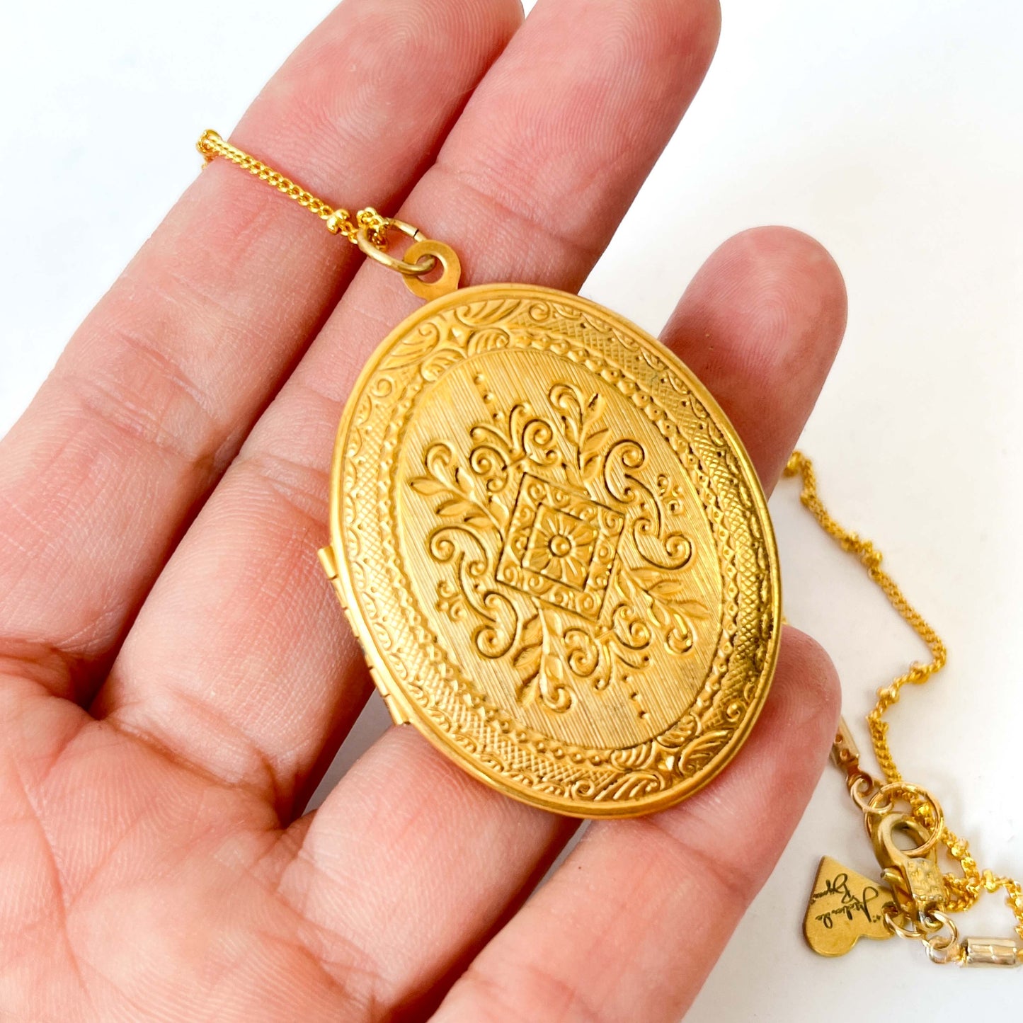 Collar con Relicario Dorado Antiguo de Miriam Haskell