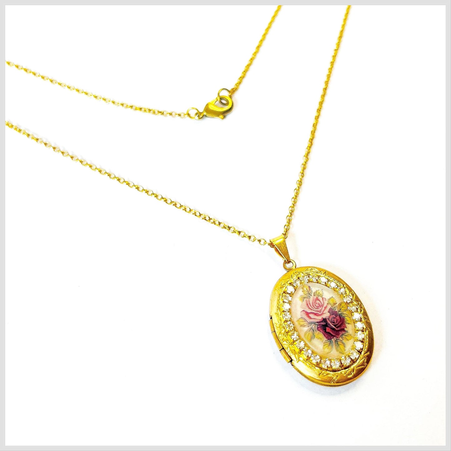 Relicario Camafeo Floral Vintage – Collar Romántico de Rosas