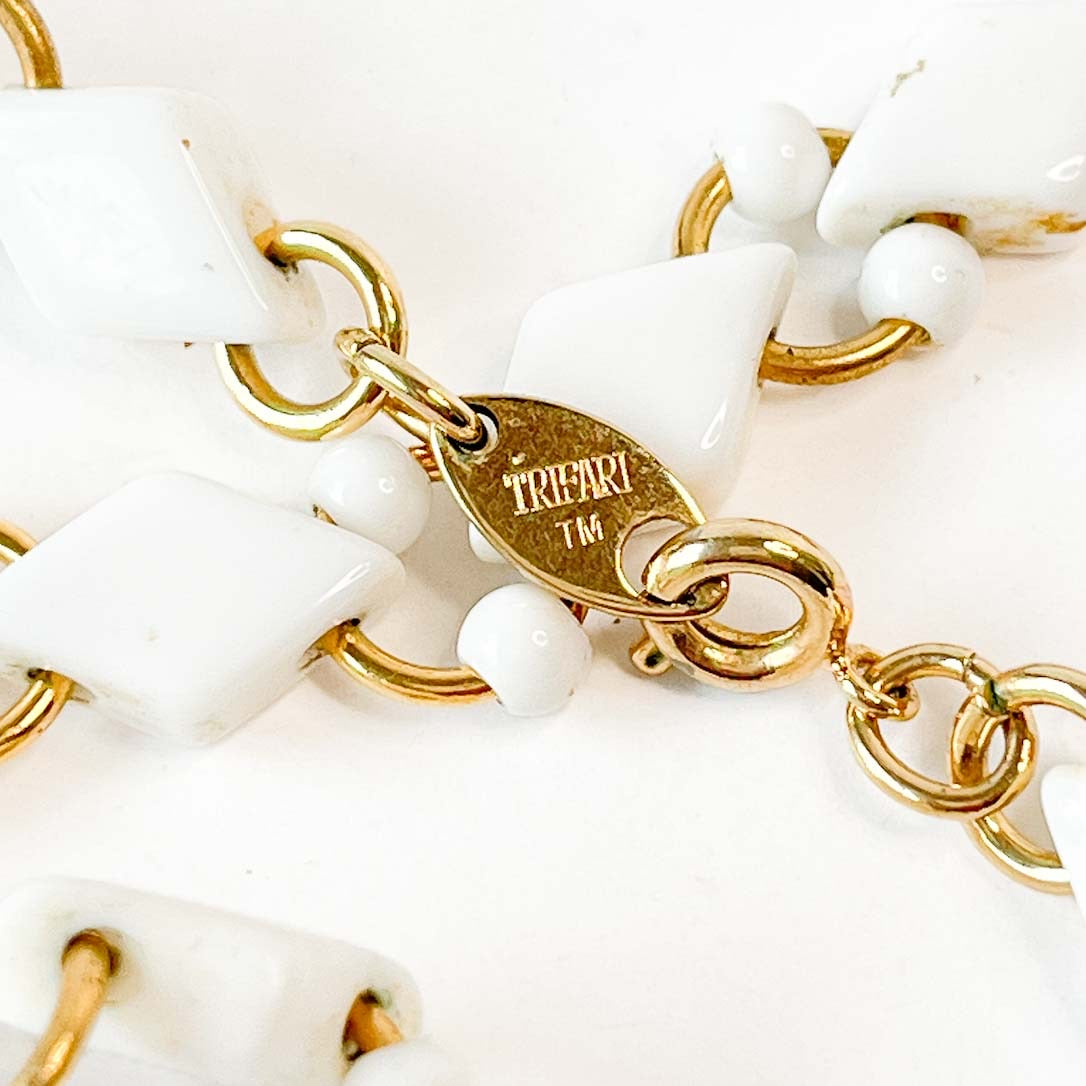Trifari Total White Necklace - Pieza Única -