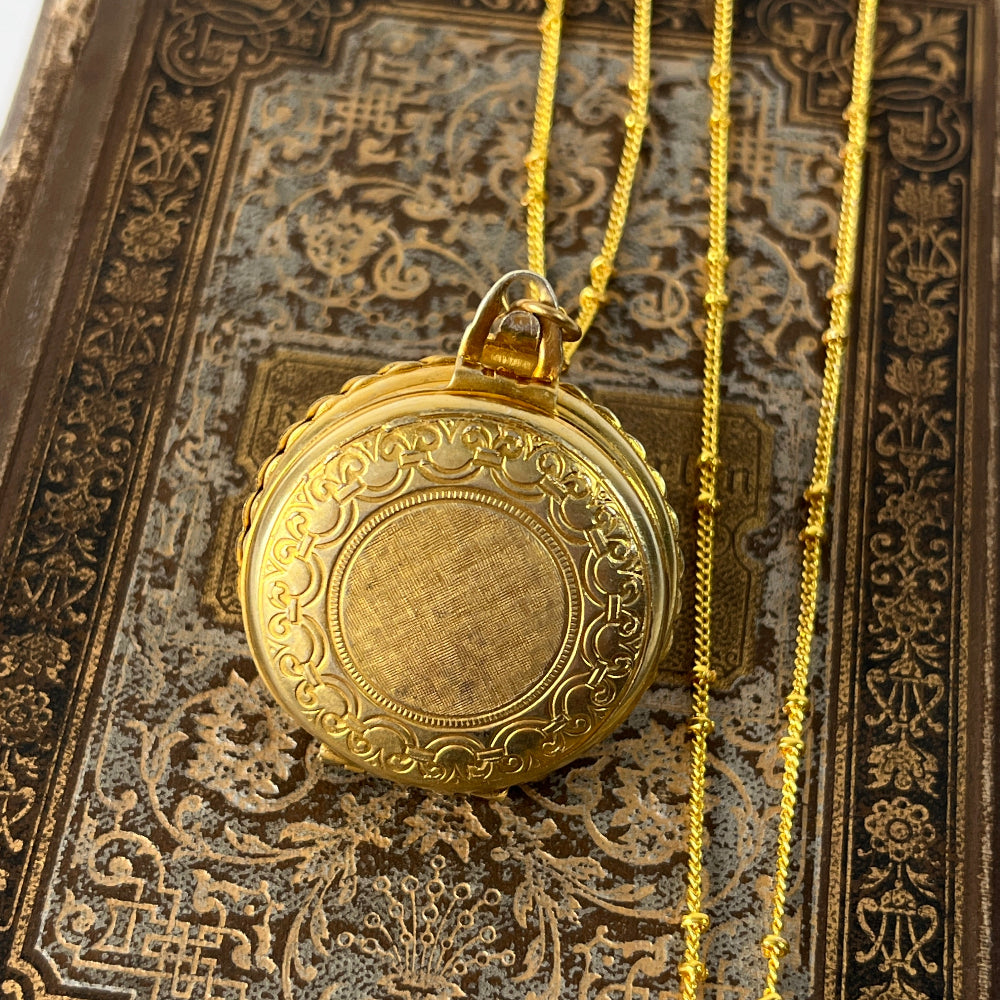 Relicario Florecer Dorado - Pieza Única de Colección -