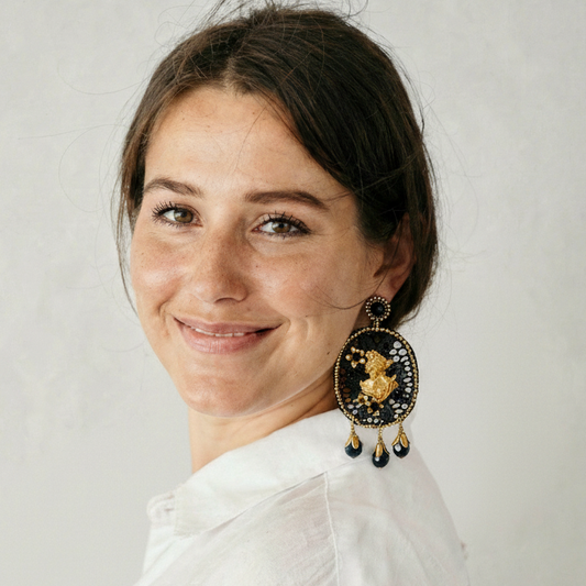 Pendientes Camafeo Reinterpretado negro bordado a mano